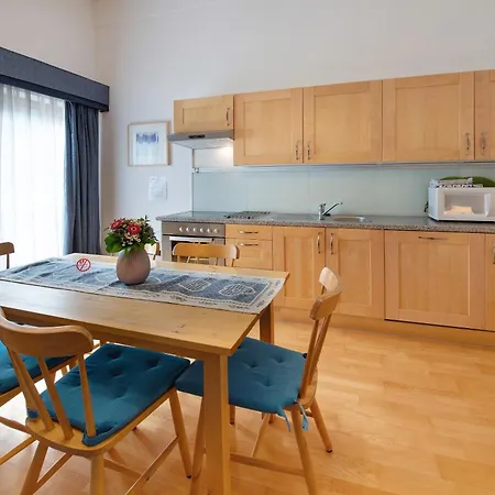Haus Lowe 2 Stock Nr 4 *